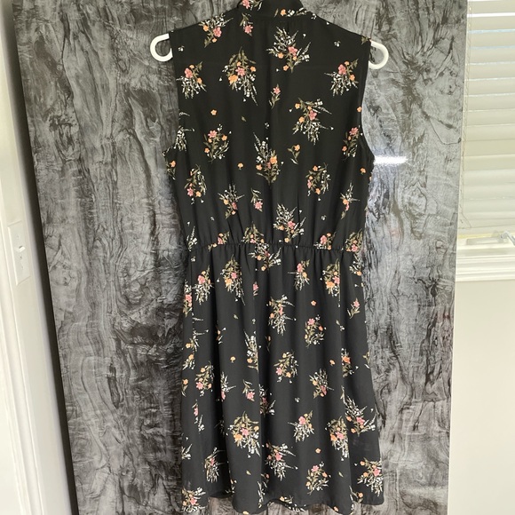 Another Story Medium Black Floral Sleeveless Dress 🌸✨ - Picture 10 of 10